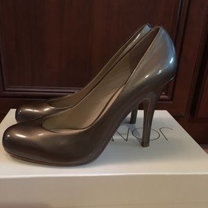 Joan & David Dark Taupe Daerina Heels Size 5.5